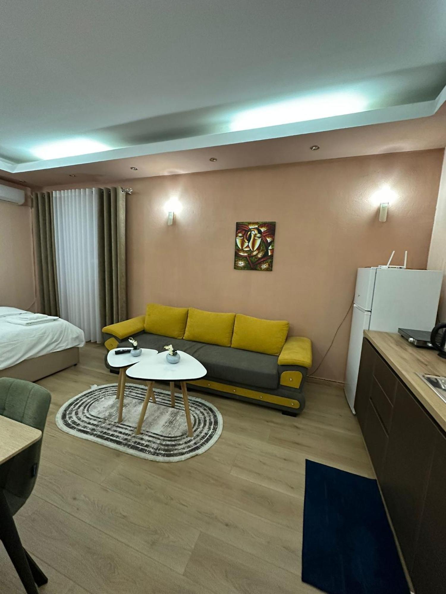 Adora Apartment Тирана Экстерьер фото